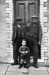 2 - Delweddau O'r Archif. Wattstown miner & his two sons.