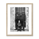 Wattstown miner & his two sons. Print wedi’i Fframio