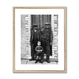 Wattstown miner & his two sons. Print wedi’i Fframio