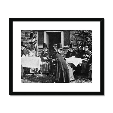 Welsh tea party in the 1860s. Print wedi’i Fframio